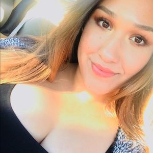 Meet your Posher, Nia